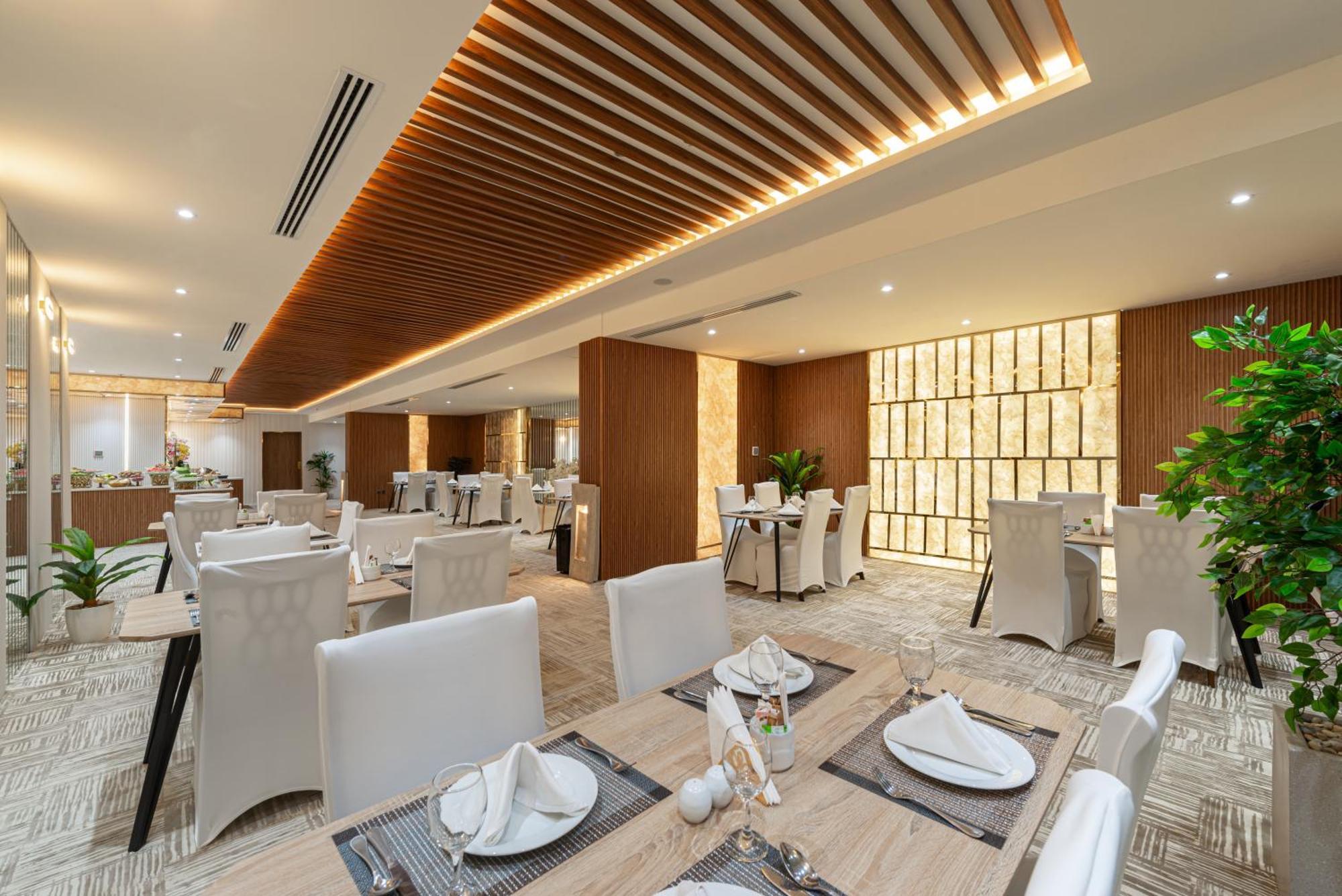 Ross Hotel Riyadh Exteriör bild